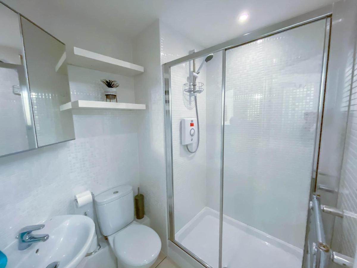 The Augustine - Modern Two Bed Ground Floor Apartment With Parking Canterbury Buitenkant foto